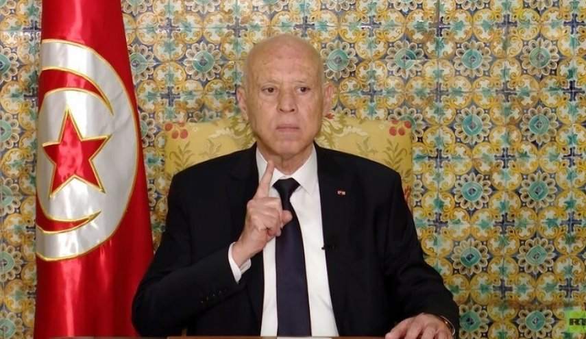 قيس سعيد يقوم بزيارة غير معلنة لمنشأة طبية وحجز الأرشيف