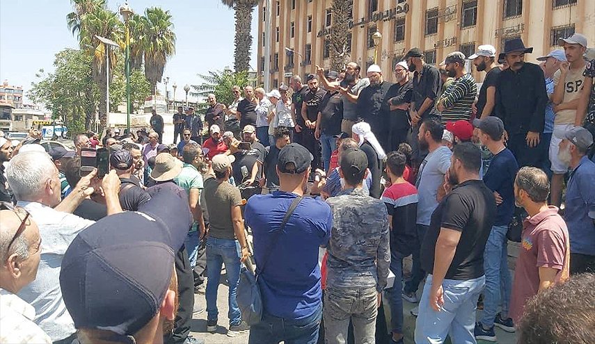 'السويداء'.. شلل متواص اثر فرض محتجين إغلاقا كاملا للفعاليات التجارية