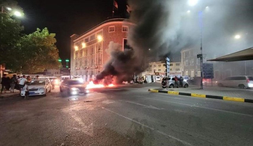 احتجاجات في مدينة عدن على تردي الأوضاع المعيشية 