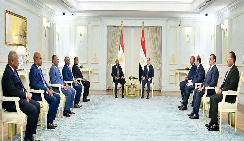 تفاصيل اللقاء بين السيسي و'البرهان' بالقاهرة +صور