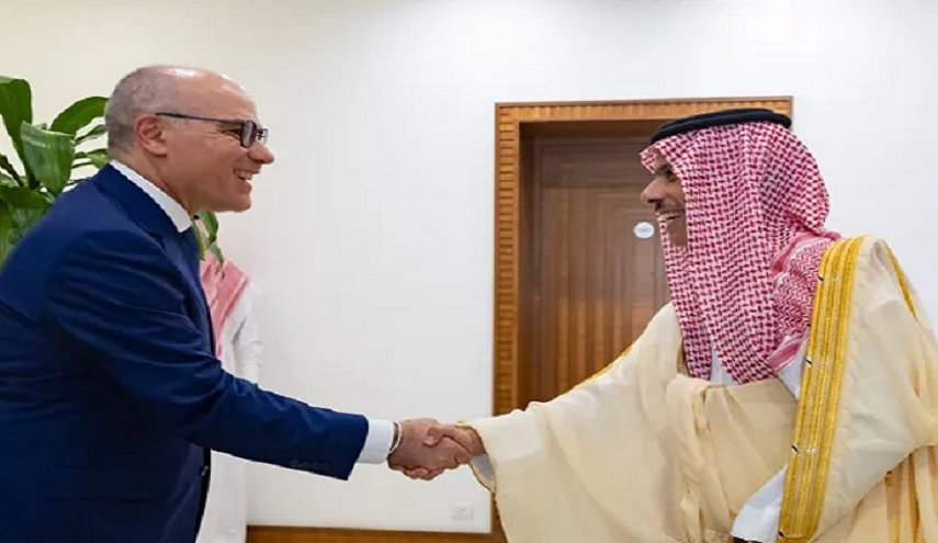 السعودية وتونس تبحثان توطيد العلاقات الثنائية والأوضاع الإقليمية بالرياض 