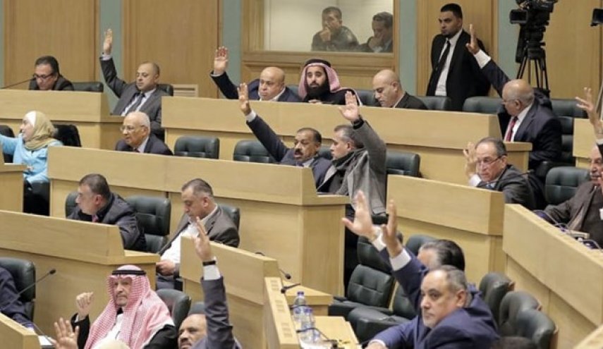 نواب أردنيون يطالبون بطرد سفير الإحتلال

