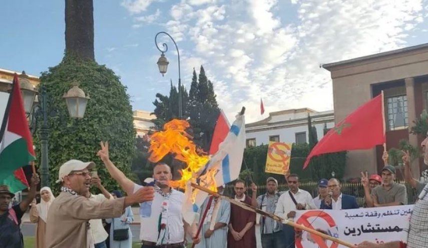 وقفة غاضبة ضد التطبيع أمام برلمان المغرب 