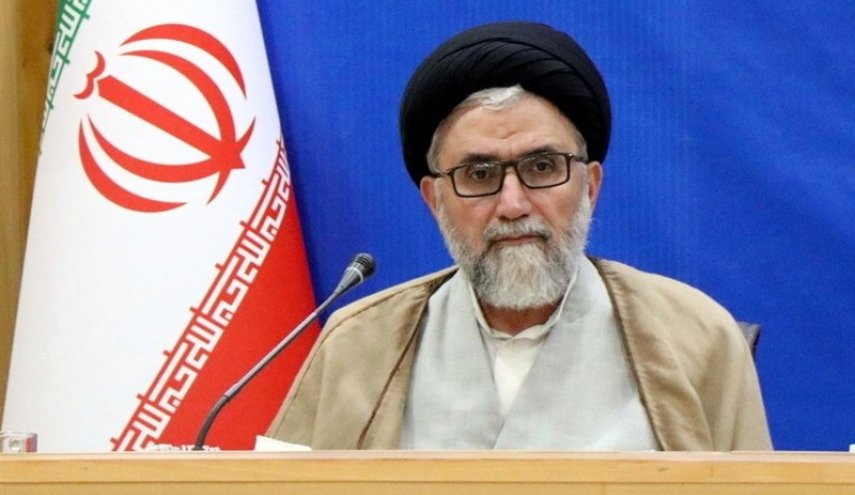 خطیب: ۴۰۰ بمب در ۶ ماهه گذشته خنثی شد/ بیش از ۴۰ بمب قرار بود در محرم منفجر شود/ نزدیک مرز ایران کارخانه اسلحه سازی ایجاد کرده اند
