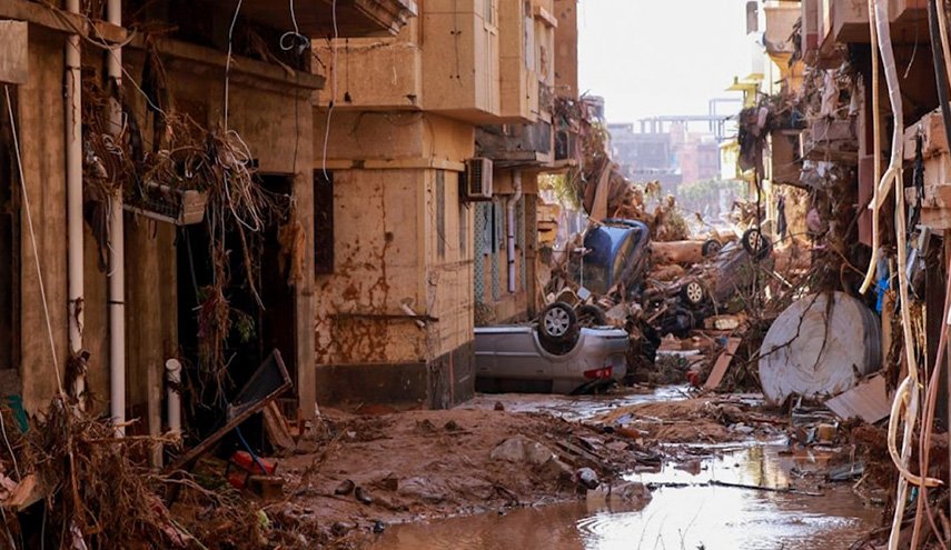 انتشال مئات الجثث في درنة والإبلاغ عن فقدان 10.000 شخص 
