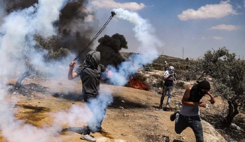 إصابات بقمع الإحتلال متظاهرين في الضفة وغزة
