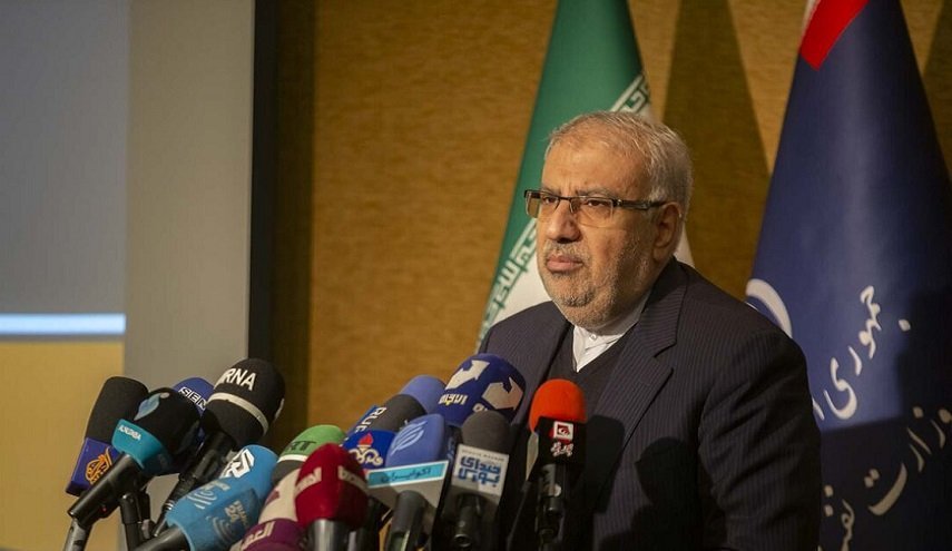وزير النفط الإيراني: لا خطط لدينا لزيادة سعر البنزين

