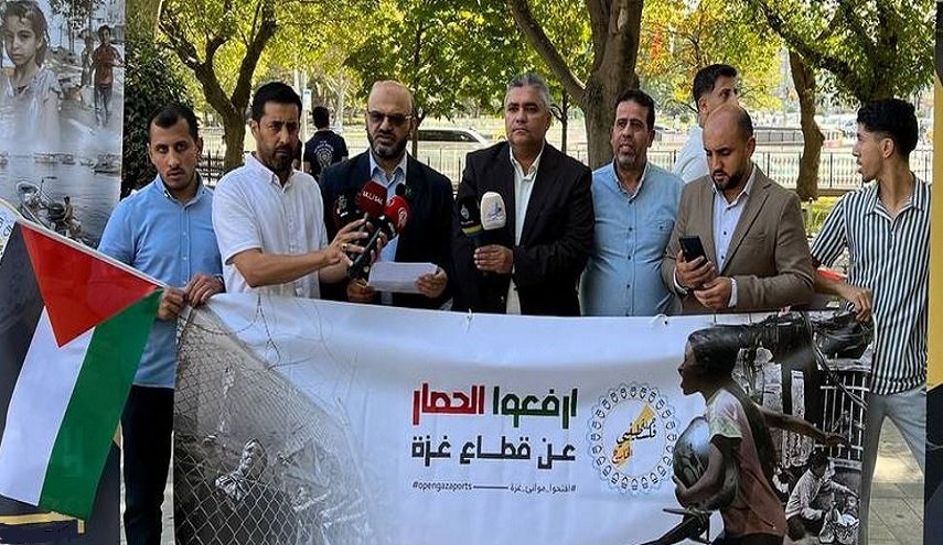 وقفة تضامنية في اسطنبول لرفع حصار الإحتلال عن غزة