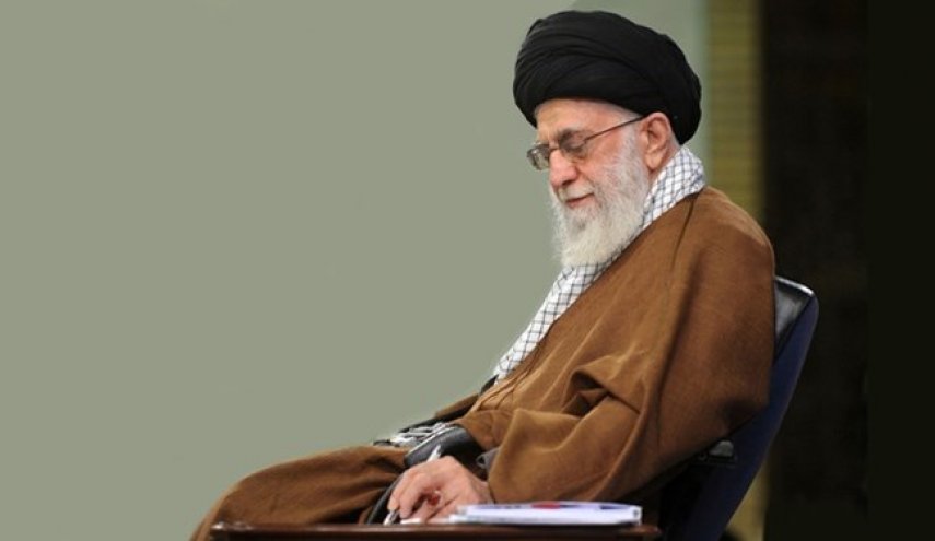 قائد الثورة الاسلامية: علينا الاستماع لرسالة الشهداء والاستفادة منها