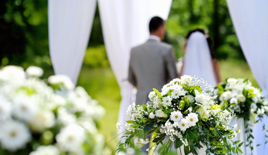 احتيال أم شطارة؟.. عروسان يفرضان رسوم حضور على الضيوف!