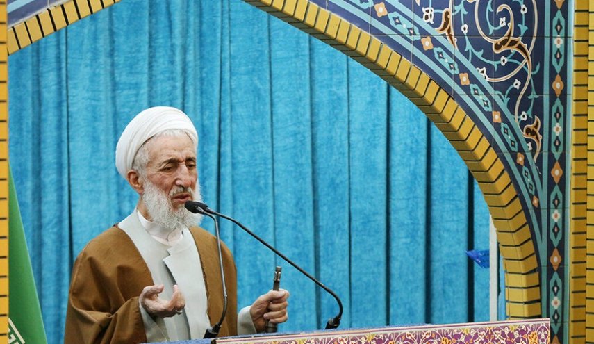 خطيب جمعة طهران: إطلاق قمر 'نور 3' صفحة ذهبية جديدة لحرس الثورة