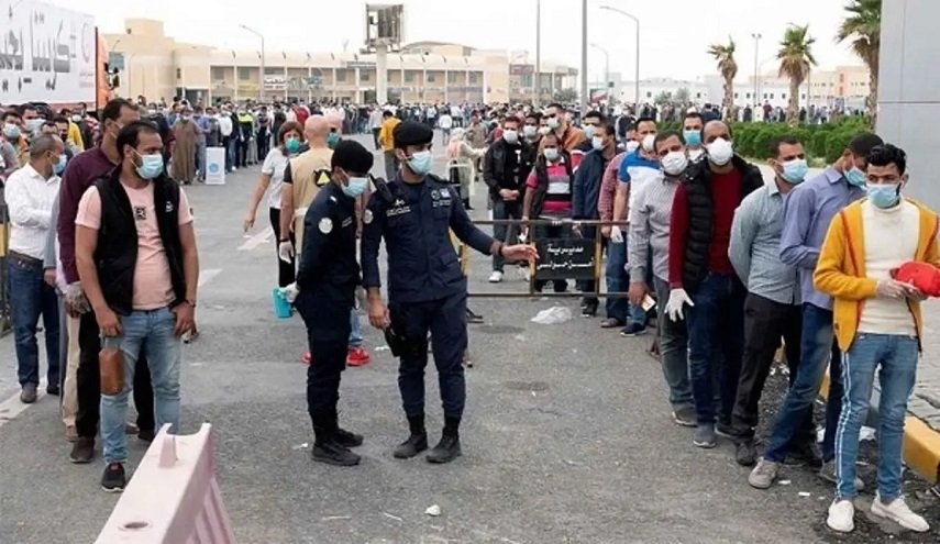 خبر صادم للعاملين العرب الوافدين الى الكويت