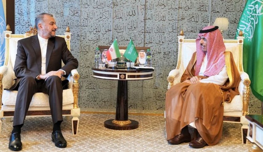 وزيرا الخارجية الايراني والسعودي يؤكدان على تسريع التعاون المشترك 

