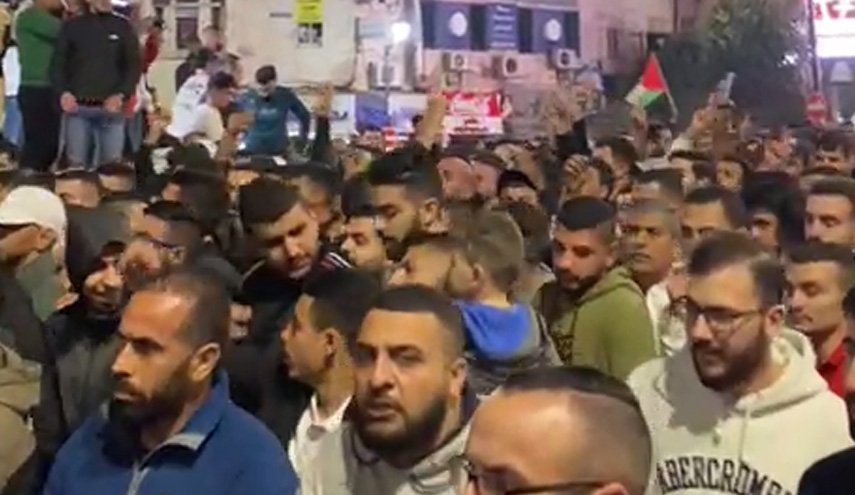 خروش یکپارچه فلسطینیان کرانه باختری؛ مردم رام‌الله خواستار سرنگونی عباس شدند