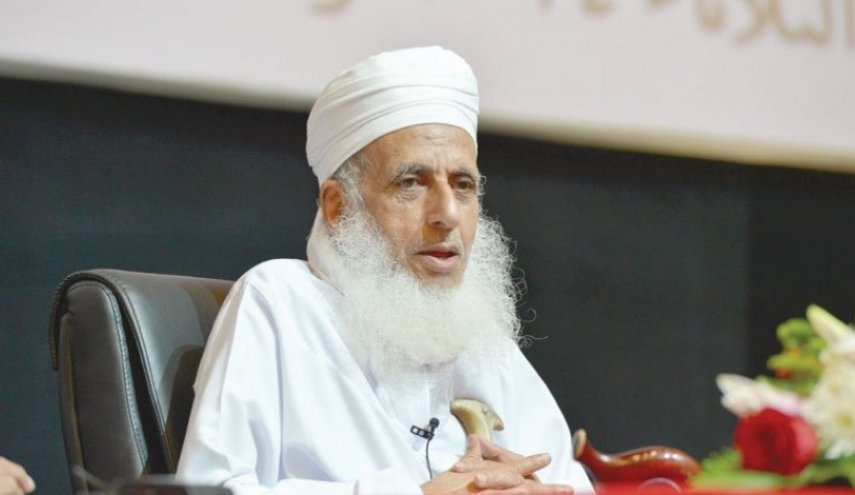 مفتي عمان يوجه خطابا لعلماء المسلمين في العالم 