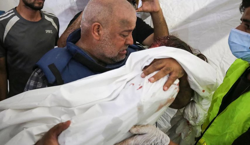 هكذا يعلق وائل الدحدوح على استشهاد 12 من أفراد أسرته!