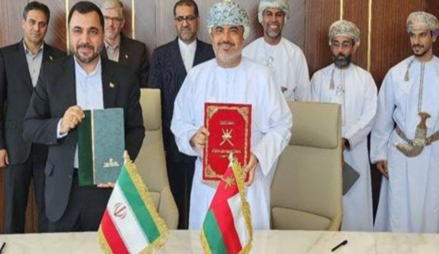 إيران وعمان توقعان وثيقة للتعاون المشترك في مجال الاتصالات