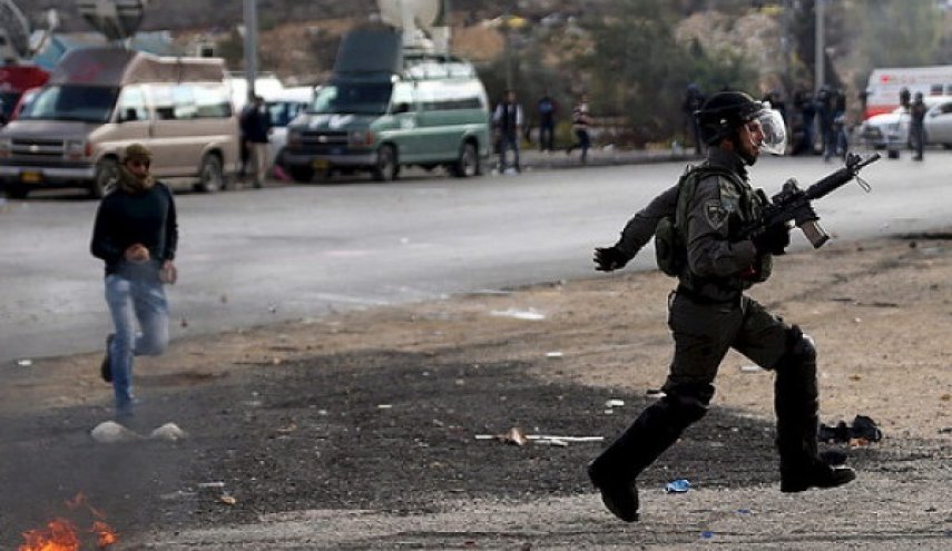 الاحتلال يعاقب ضابطا فر من موقع عملية مقاومة نفذها طفل فلسطيني!