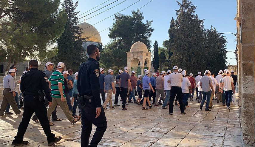عشرات المستوطنون يقتحمون 'الأقصى'