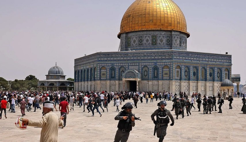 مسجد الأقصى شبه فارغ والاحتلال يعتدي على المرابطين
