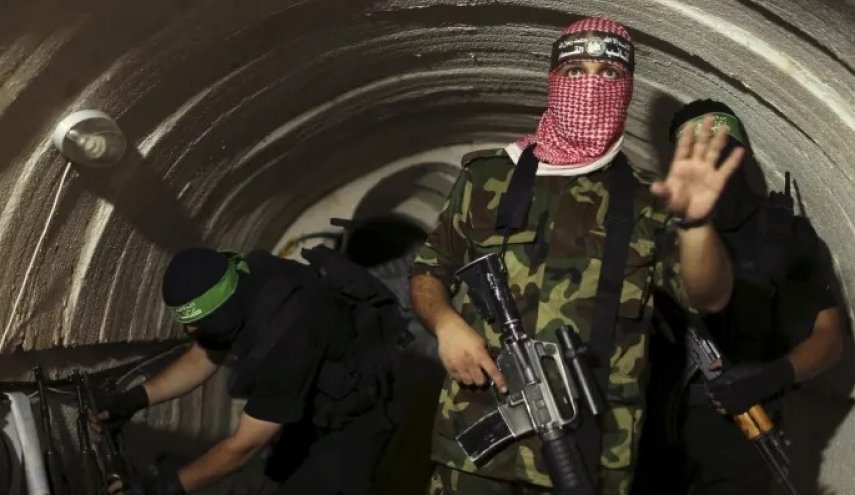لماذا نشاهد مقاتلي القسام حفاة وبدون زيهم العسكري؟