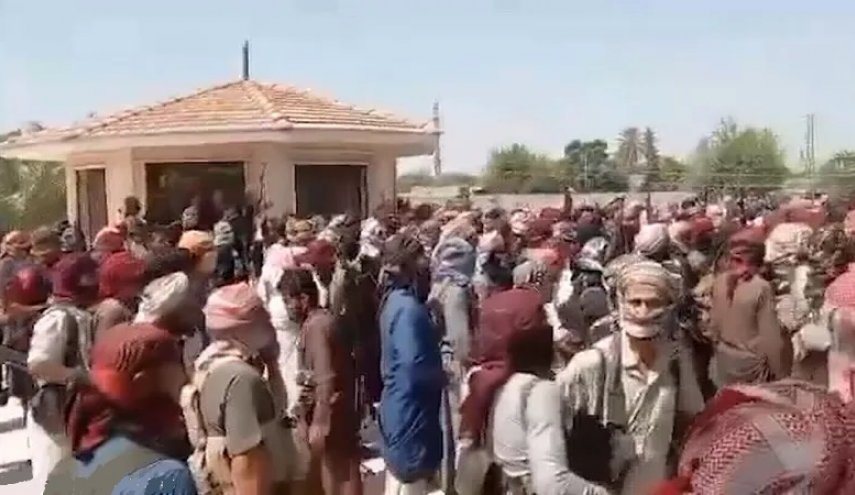 العشائر تشن هجمات متزامنة ضد 'قسد' في 13 بلدة بدير الزور