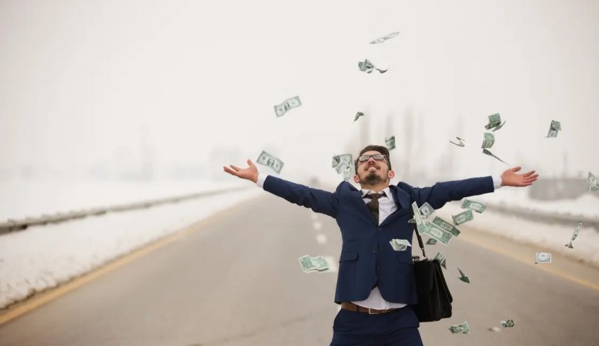دراسة تكشف.. كم يلزمنا من المال لنكون سعداء؟