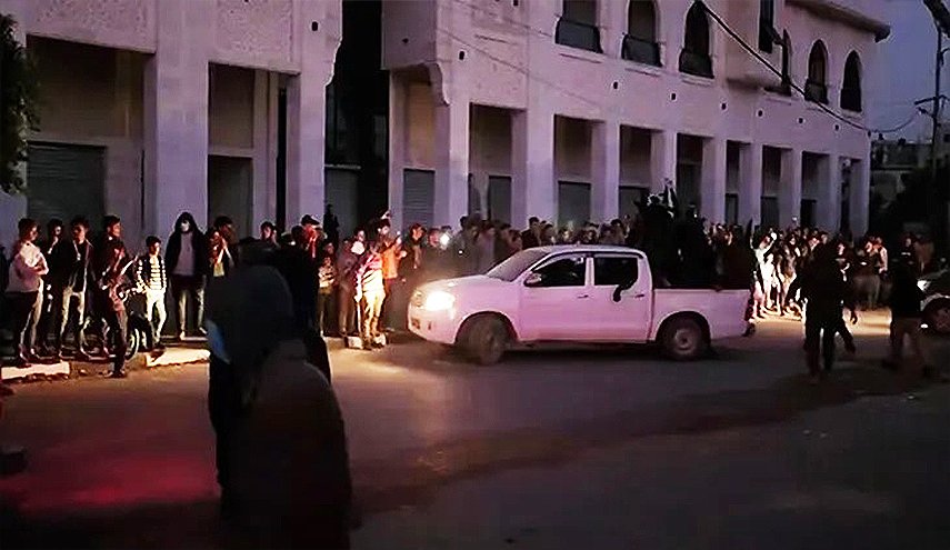 كتائب القسام تسلم أسرى الاحتلال في قلب مدينة غزة 