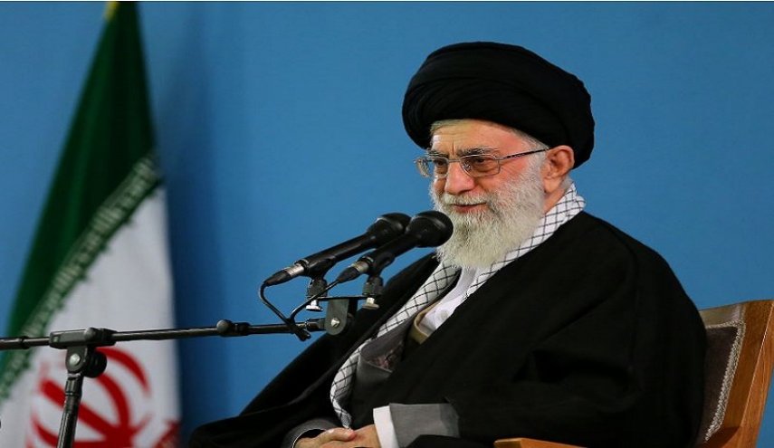 قائد الثورة الاسلامية يستقبل جمعا من اهالي خوزستان وكرمان 