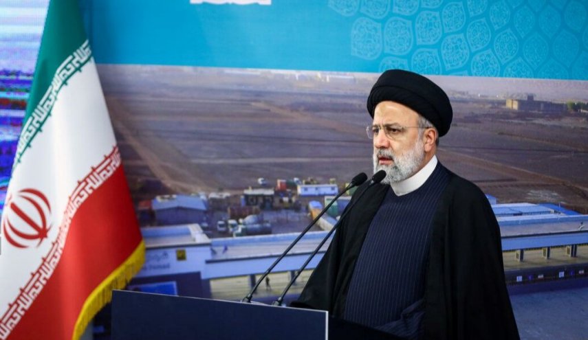 رئيسي : عازمون على المضي قدما بمسار التطور رغم حظر الاعداء
