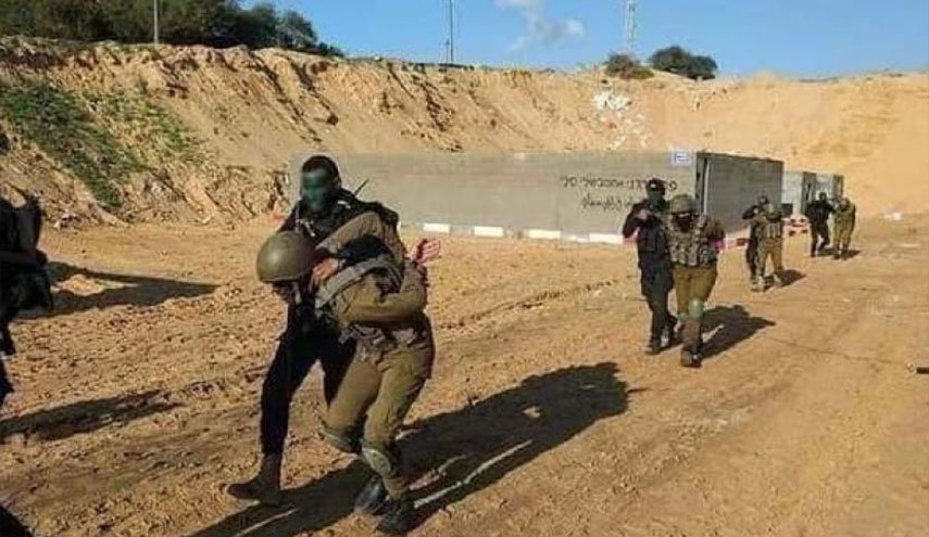 قيادي في حماس يكشف عن شرط إطلاق أسرى الجنود الإسرائيليين
