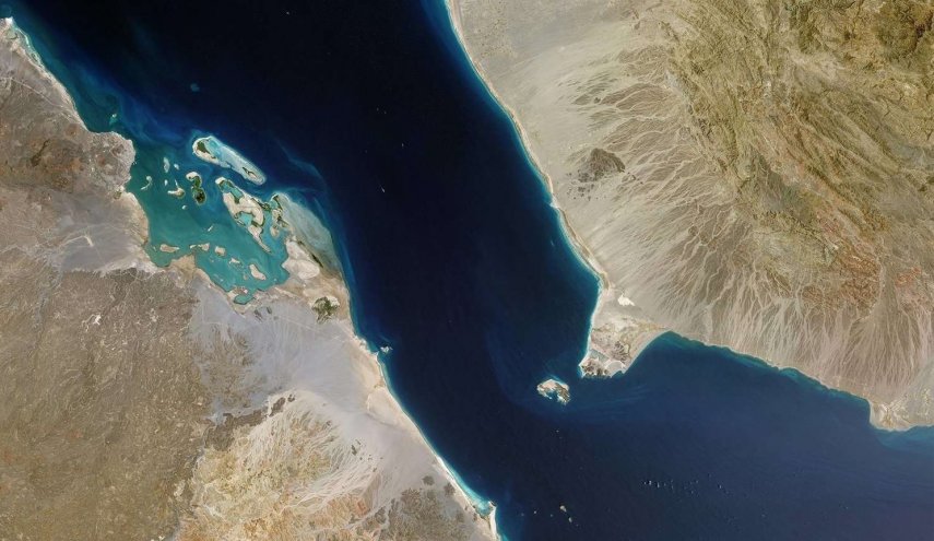 ادعاء بريطاني: هجوم مسيرات وانفجار محتمل بمضيق باب المندب