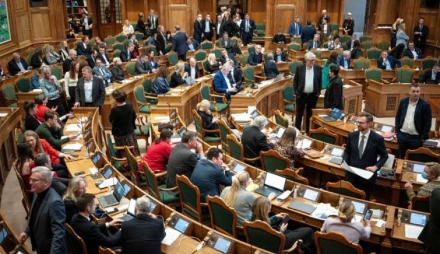 واخيراً..برلمان الدنمارك يقر قانونا يحظر الاساءة للمصحف الشريف
