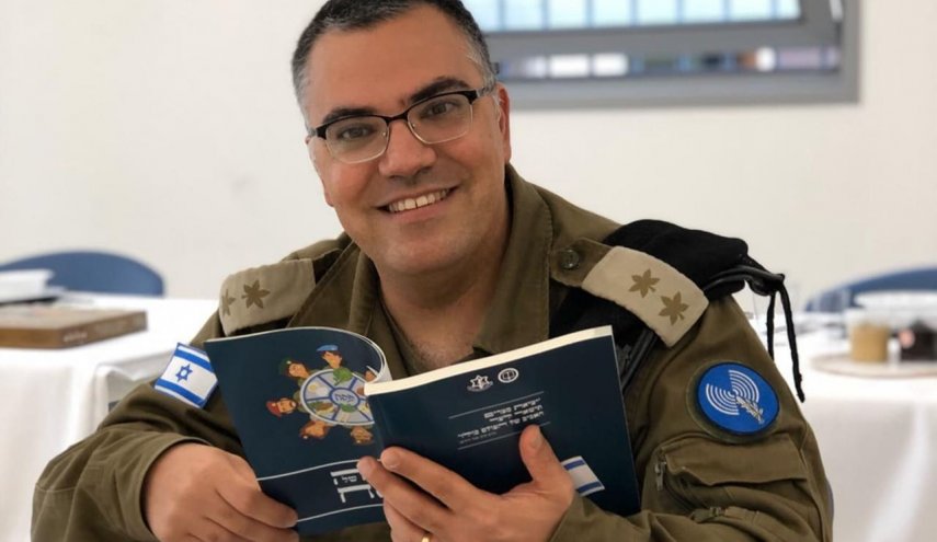ظهور النسخة النسائية من 'أفيخاي أدرعي'