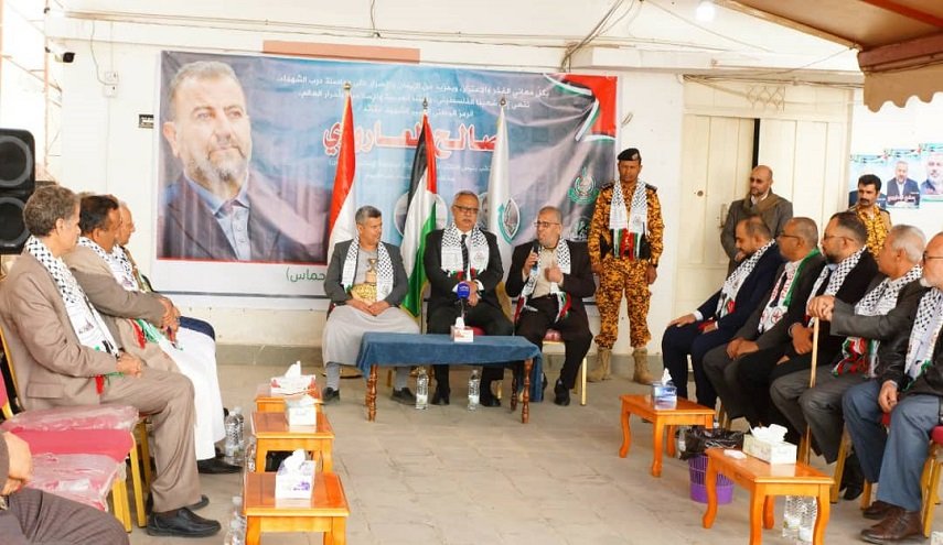 شخصيات يمنية تقدم واجب العزاء باستشهاد العاروري + صور

