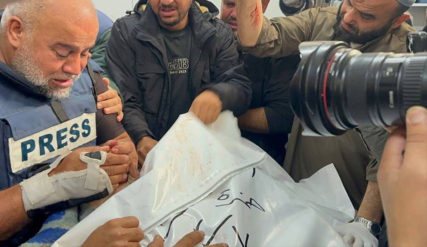 نشطاء يسخرون من تعاطف بلينكن مع الصحفي وائل الدحدوح!