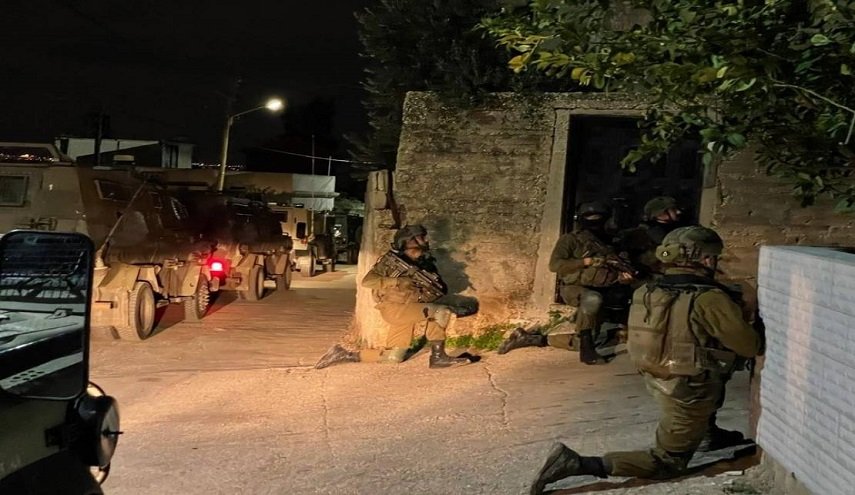 إصابات واعتقالات في مداهمات جيش الاحتلال في الضفة الغربية
