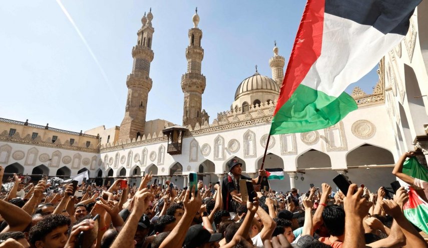قناة عبرية تشن هجوما عنيفا على الأزهر!