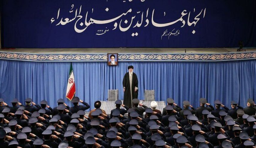 غدا الاثنين.. قائد الثورة يستقبل جمعا من قادة القوات الجوية 
