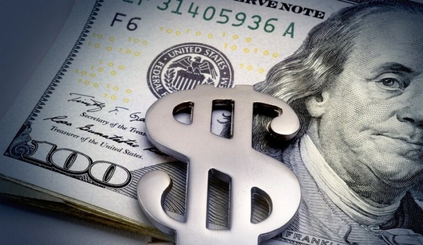 العراق يمنع 8 بنوك محلية من التعامل بالدولار الأمريكي
