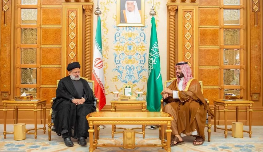 نص برقيتي ملك السعودية وولي عهده لتهنئة رئيس إيران بذكرى انتصار الثورة الإسلامية