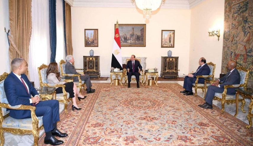 مدير الاستخبارات المركزية الأمريكية يبحث مع السيسي الهدنة في غزة
