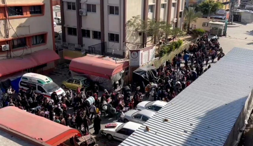 الاحتلال يجبر آلاف النازحين على إخلاء مستشفى ناصر بخان يونس