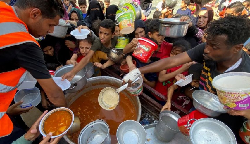 شاهد.. 147 يوما من الجوع حولت الطفل أنهار إلى جلد وعظام
