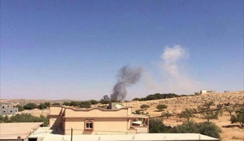  طيران العدوان الأمريكي البريطاني يستهدف بغارتين الحديدة 