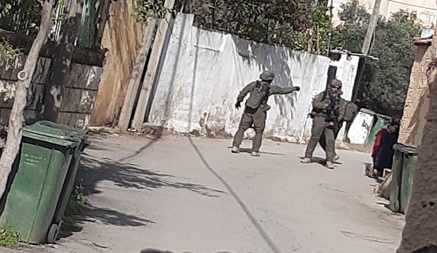 بالصورة.. الاحتلال يقتحم بلدة في جنين ويعتقل 4 فلسطينيين بنابلس