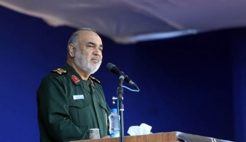 سرلشکر سلامی مفتخر به دریافت نشان فتح شد
