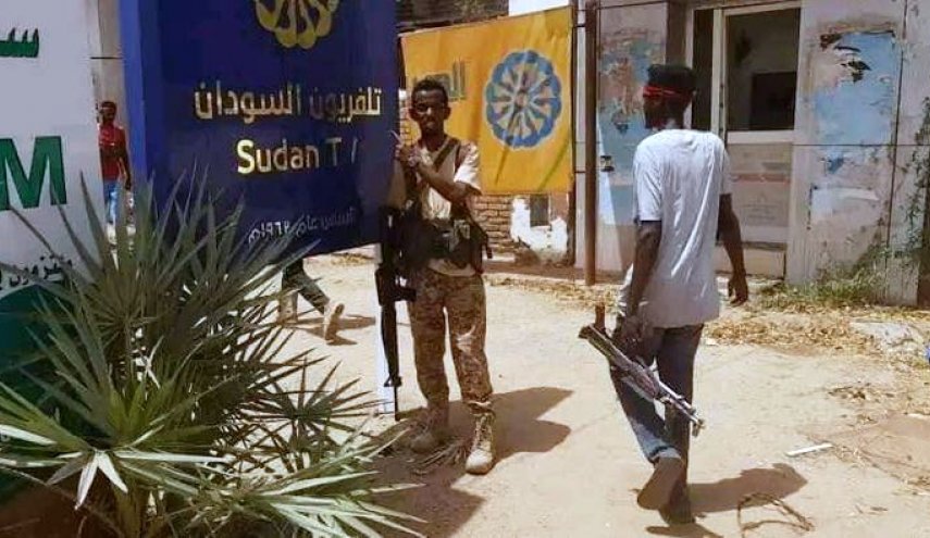 السودان.. الجيش يعلن السيطرة على مقر 'الإذاعة والتلفزيون'