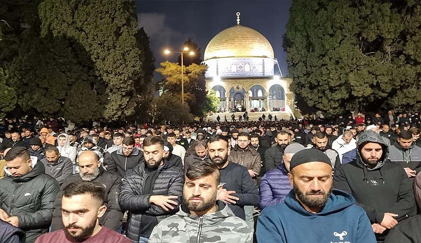  70 ألفا صلّوا العشاء والتراويح بالمسجد الأقصى المبارك