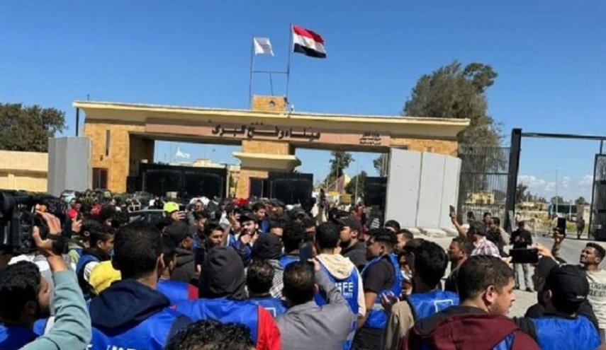 مظاهرات مصرية أمام معبر رفح
